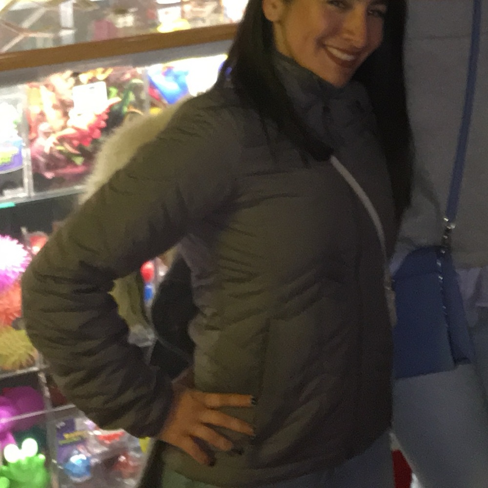 The North Face Polyester Light Weight Puffer Jacket